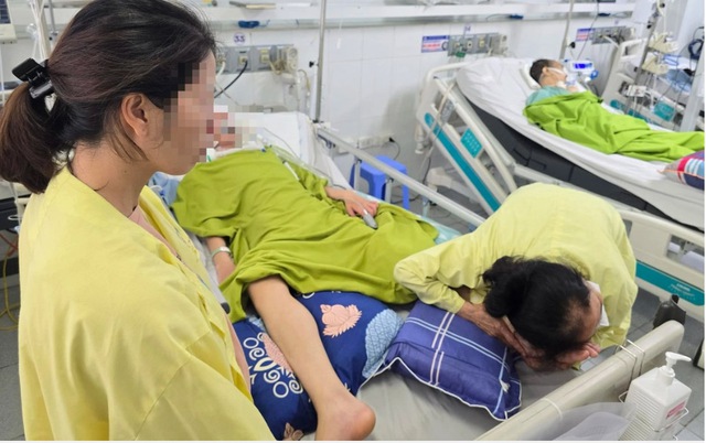 Tình hình sức khỏe của nam sinh lớp 8 bị đánh chết não- Ảnh 1. Tình hình sức khỏe của nam sinh lớp 8 bị đánh chết não- Ảnh 1.