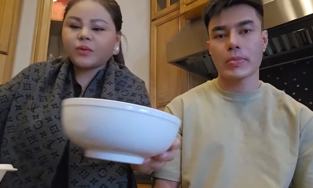 Đang ở Mỹ cùng Lê Dương Bảo Lâm, Lê Giang bức xúc dọn đồ đòi bỏ về nước: Đang ở Mỹ cùng Lê Dương Bảo Lâm, Lê Giang bức xúc dọn đồ đòi bỏ về nước: