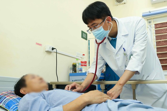 Trung tâm đột quỵ Bạch Mai quá tải vì ca bệnh trẻ gia tăng: Bác sĩ đưa ra 3 khuyến cáo- Ảnh 1. Trung tâm đột quỵ Bạch Mai quá tải vì ca bệnh trẻ gia tăng: Bác sĩ đưa ra 3 khuyến cáo- Ảnh 1.