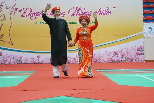 Cụ ông 77 tuổi vẫn khỏe như thanh niên, tự lái xe máy 80km về quê: Bí quyết ở 3 bài tập, 1 kiểu ăn- Ảnh 3. Cụ ông 77 tuổi vẫn khỏe như thanh niên, tự lái xe máy 80km về quê: Bí quyết ở 3 bài tập, 1 kiểu ăn- Ảnh 3.