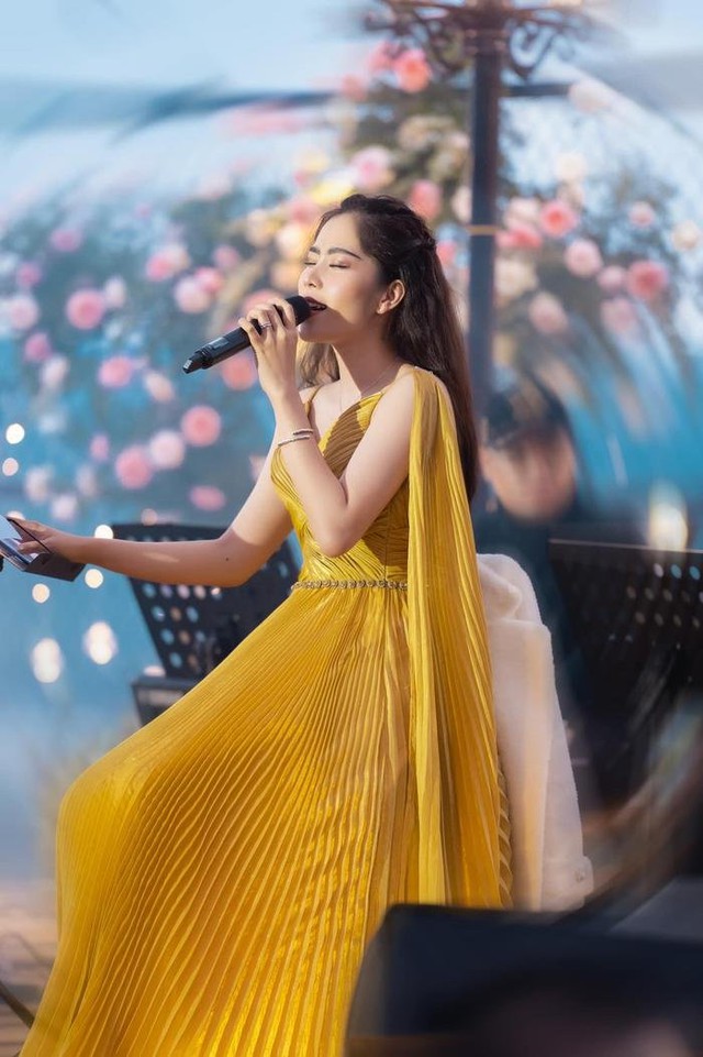 Bị cho là có vấn đề tâm lý và giọng hát gây tranh cãi, Nam Em có thực sự trở thành ca sĩ?- Ảnh 5. Bị cho là có vấn đề tâm lý và giọng hát gây tranh cãi, Nam Em có thực sự trở thành ca sĩ?- Ảnh 5.