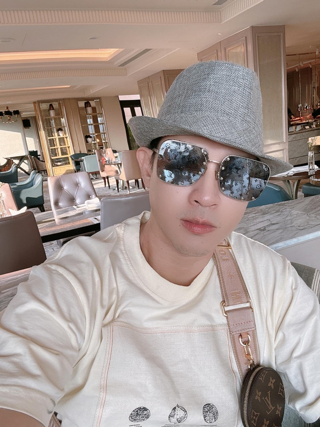 Nam ca sĩ Việt nổi tiếng U50 vẫn độc thân, mua 2 căn penthouse cùng lúc chỉ để bạn bè có chỗ chill- Ảnh 2. Nam ca sĩ Việt nổi tiếng U50 vẫn độc thân, mua 2 căn penthouse cùng lúc chỉ để bạn bè có chỗ chill- Ảnh 2.