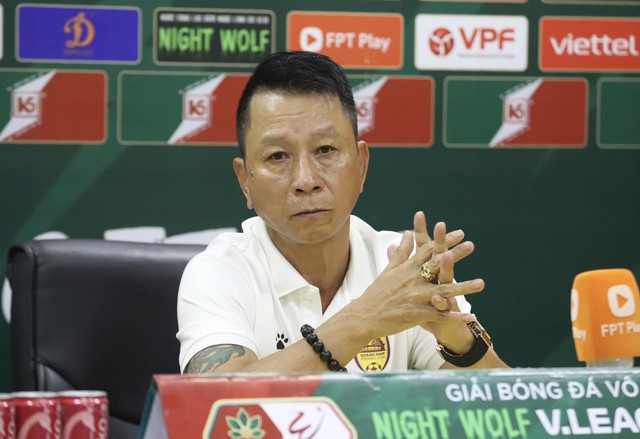 HLV V.League bức xúc, tố HLV V.League bức xúc, tố