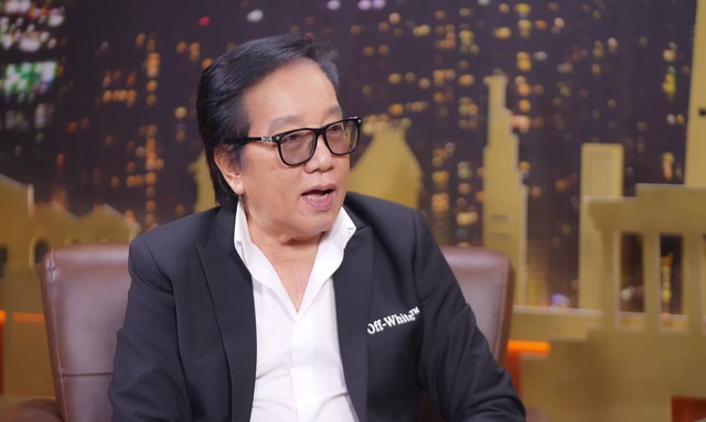 Elvis Phương tuổi 79: Lên giường là nắm tay vợ, nguyện khi ra đi cũng phải hôn vợ mới nhắm mắt xuôi tay- Ảnh 1.