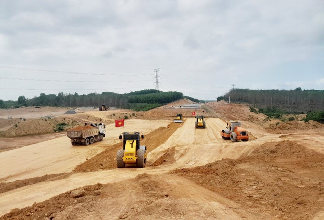 Binh đoàn 12 và '65 ngày đêm lao động quyết thắng' trên công trường 2 cao tốc 19.200 tỷ ở Việt Nam- Ảnh 3.