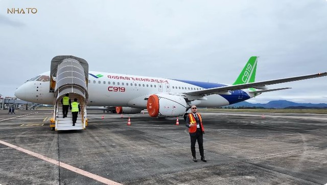 Máy bay do Trung Quốc sản xuất: Được khen 