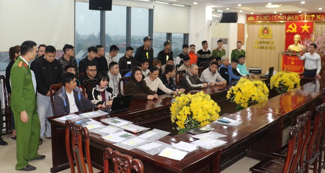 2 băng nhóm câu kết với người nước ngoài lừa đảo hàng nghìn người Việt Nam, chiếm đoạt hơn 500 tỷ - Ảnh 1. 2 băng nhóm câu kết với người nước ngoài lừa đảo hàng nghìn người Việt Nam, chiếm đoạt hơn 500 tỷ - Ảnh 1.