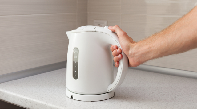 4 loại đồ gia dụng không hỏng cũng chẳng nên dùng lâu: Có loại mang nguy cơ biến thành 4 loại đồ gia dụng không hỏng cũng chẳng nên dùng lâu: Có loại mang nguy cơ biến thành