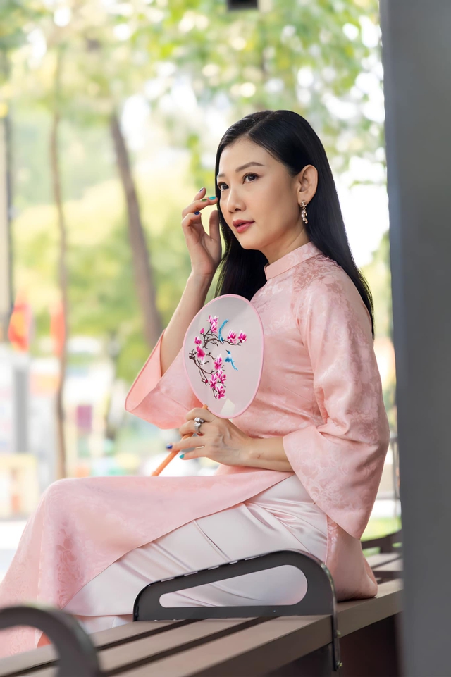 2 nữ lãnh đạo nhà hát xinh đẹp, tài năng, vừa được phong NSND ở tuổi 48 là ai?- Ảnh 8. 2 nữ lãnh đạo nhà hát xinh đẹp, tài năng, vừa được phong NSND ở tuổi 48 là ai?- Ảnh 8.