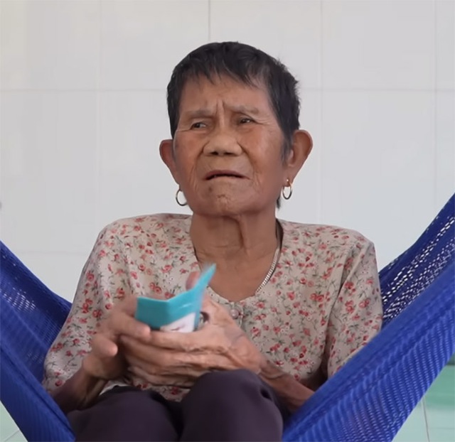 Cụ bà nhận bằng mừng thọ 121 tuổi ở Bình Dương, con rể đi làm lại giấy tờ mà không được- Ảnh 3.