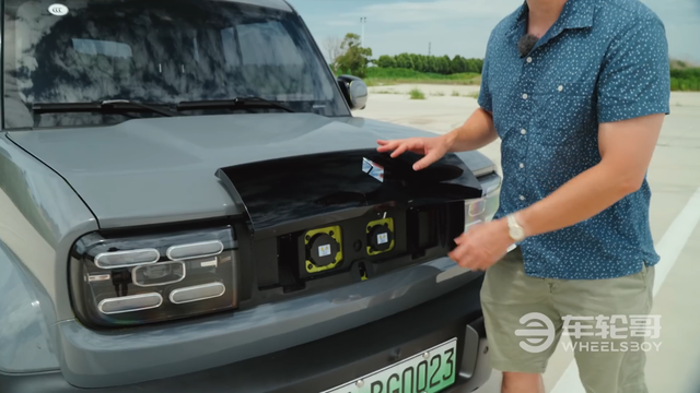 Lái chiếc xe TQ sẽ về Việt Nam đấu VF 3, Youtuber Mỹ thất vọng: Lái chiếc xe TQ sẽ về Việt Nam đấu VF 3, Youtuber Mỹ thất vọng: