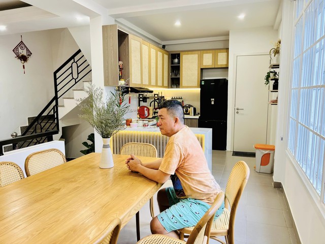 Nam diễn viên cưới vợ giỏi đẹp nhưng mỗi người 1 nơi, sống một mình trong căn nhà ở TP.HCM vẫn hạnh phúc- Ảnh 7. Nam diễn viên cưới vợ giỏi đẹp nhưng mỗi người 1 nơi, sống một mình trong căn nhà ở TP.HCM vẫn hạnh phúc- Ảnh 7.