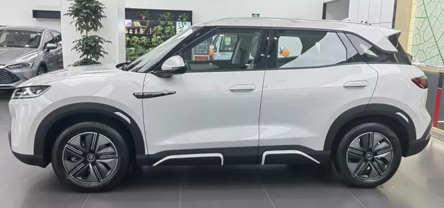 Đối thủ của VinFast VF 6 xuất hiện, nhìn xa tưởng Mercedes GLB, rẻ hơn cả giá Hyundai i10 tại Việt Nam- Ảnh 1. Đối thủ của VinFast VF 6 xuất hiện, nhìn xa tưởng Mercedes GLB, rẻ hơn cả giá Hyundai i10 tại Việt Nam- Ảnh 1.