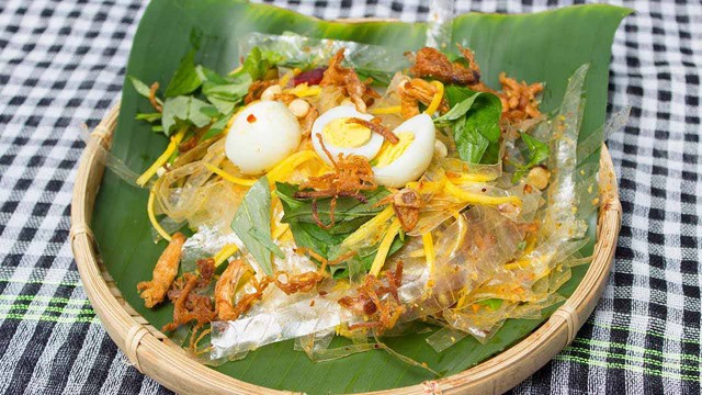 Khách Tây tâm đắc món bình dân giá chỉ dưới 1 đô của người Việt, phải thốt lên Khách Tây tâm đắc món bình dân giá chỉ dưới 1 đô của người Việt, phải thốt lên