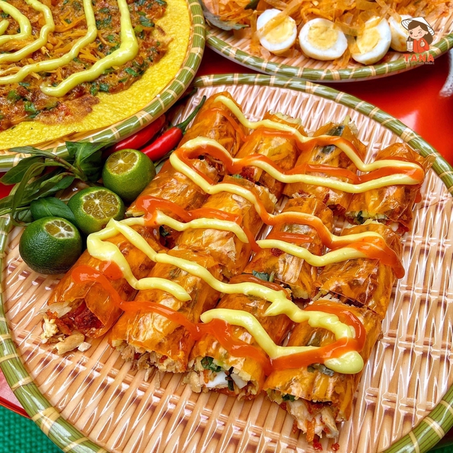 Khách Tây tâm đắc món bình dân giá chỉ dưới 1 đô của người Việt, phải thốt lên Khách Tây tâm đắc món bình dân giá chỉ dưới 1 đô của người Việt, phải thốt lên