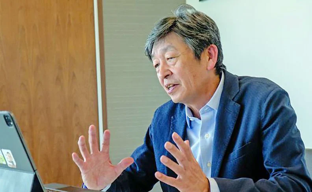 Tấm bản đồ lộn ngược trong phòng CEO Toyota Bắc Mỹ và câu hỏi cực khó: Chống cự được xe Trung Quốc không?- Ảnh 1.