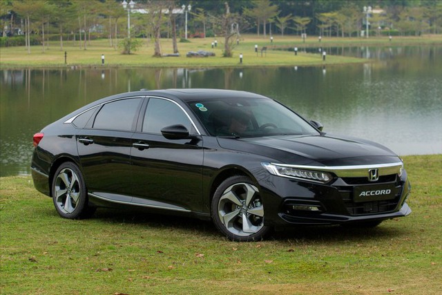 Đầu tháng 4, loạt ô tô giảm giá kỷ lục: Có mẫu giảm đến 250 triệu đồng- Ảnh 2. Đầu tháng 4, loạt ô tô giảm giá kỷ lục: Có mẫu giảm đến 250 triệu đồng- Ảnh 2.