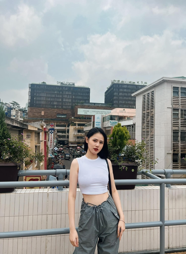 Con gái lớn của Tú Dưa: 