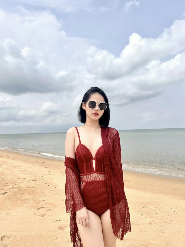 Con gái lớn của Tú Dưa: 