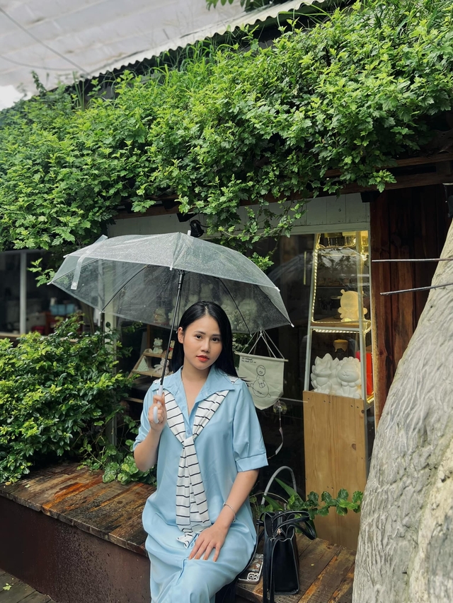Con gái lớn của Tú Dưa: 