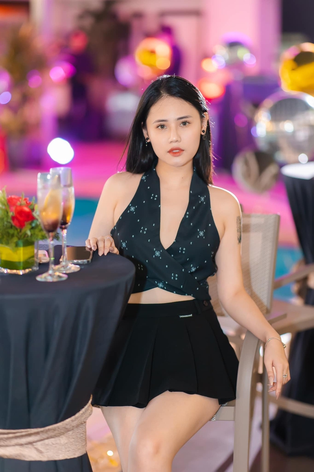 Con gái lớn của Tú Dưa: 