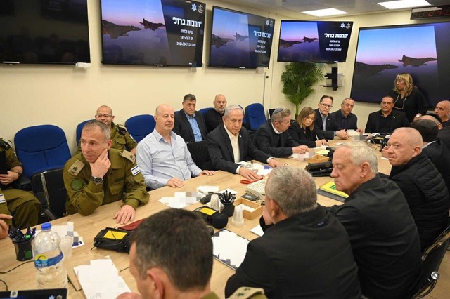 Iran phóng UAV, tên lửa nhằm thẳng Israel: Nội các Israel họp khẩn, hàng loạt nước đóng cửa không phận- Ảnh 2. Iran phóng UAV, tên lửa nhằm thẳng Israel: Nội các Israel họp khẩn, hàng loạt nước đóng cửa không phận- Ảnh 2.