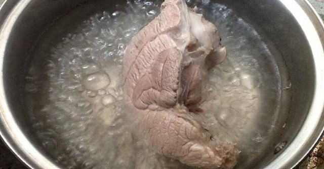 Luộc thịt nên đợi nước sôi hay cho vào ngay từ lúc nước lạnh? Thì ra bấy lâu rất nhiều người hiểu sai- Ảnh 3. Luộc thịt nên đợi nước sôi hay cho vào ngay từ lúc nước lạnh? Thì ra bấy lâu rất nhiều người hiểu sai- Ảnh 3.