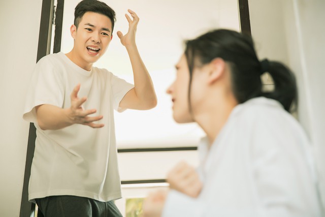 Bị chồng bạo hành dã man, vợ gọi cho người yêu cũ để cầu cứu và cái kết bất ngờ gây xôn xao dư luận- Ảnh 4. Bị chồng bạo hành dã man, vợ gọi cho người yêu cũ để cầu cứu và cái kết bất ngờ gây xôn xao dư luận- Ảnh 4.