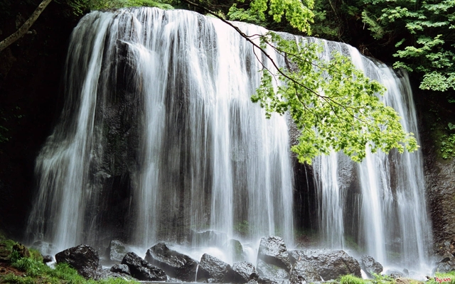 Phát hiện thác nước khung cảnh kỳ ảo, mang tên mơ mộng như trong truyện, cách Hà Nội chưa tới 100km- Ảnh 1.