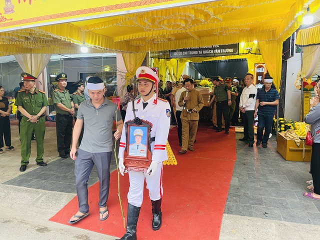 Trung tá CSGT bị tài xế vi phạm tông hơn 1 năm trước đã qua đời- Ảnh 2. Trung tá CSGT bị tài xế vi phạm tông hơn 1 năm trước đã qua đời- Ảnh 2.