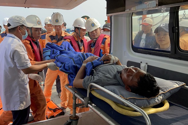 38 giờ vật lộn trên biển của chàng trai bị “đánh úp” khi đi câu mực: Nghĩ đến cha mẹ, em lại cố bơi- Ảnh 5.