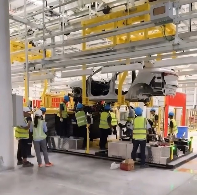 3 mẫu xe 'chiến thần' của Trung Quốc: Về Việt Nam giá ngọt bất ngờ, Toyota gặp áp lực lớn?- Ảnh 4. 3 mẫu xe 'chiến thần' của Trung Quốc: Về Việt Nam giá ngọt bất ngờ, Toyota gặp áp lực lớn?- Ảnh 4.