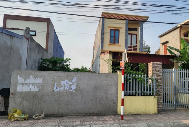 Đám tang nữ sinh 15 tuổi bị sát hại, giấu xác ở vườn chuối: Con nhỏ 4 tháng thiếu hơi mẹ, khóc ngằn ngặt- Ảnh 2. Đám tang nữ sinh 15 tuổi bị sát hại, giấu xác ở vườn chuối: Con nhỏ 4 tháng thiếu hơi mẹ, khóc ngằn ngặt- Ảnh 2.