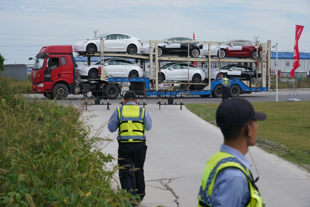 Hình ảnh xe đậu bạt ngàn ở cảng: Điều gì đang xảy ra với ô tô Trung Quốc ở châu Âu?- Ảnh 5. Hình ảnh xe đậu bạt ngàn ở cảng: Điều gì đang xảy ra với ô tô Trung Quốc ở châu Âu?- Ảnh 5.