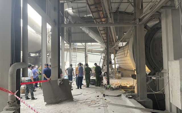 Vụ 7 người tử vong ở nhà máy xi măng Yên Bái: Nam nhân viên vừa bị bắt đối diện mức án nào?- Ảnh 2. Vụ 7 người tử vong ở nhà máy xi măng Yên Bái: Nam nhân viên vừa bị bắt đối diện mức án nào?- Ảnh 2.