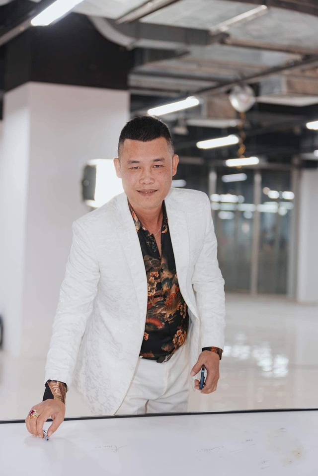 Cuộc đời nam diễn viên Việt từng sa ngã, 3 đời vợ: Sống bình yên, tích cực ở quê nhà, chưa yêu thêm ai- Ảnh 4. Cuộc đời nam diễn viên Việt từng sa ngã, 3 đời vợ: Sống bình yên, tích cực ở quê nhà, chưa yêu thêm ai- Ảnh 4.