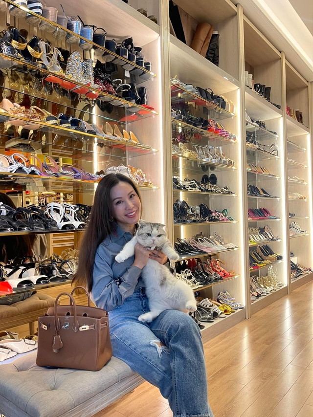 Nhan sắc gợi cảm tuổi U50 của Nhan sắc gợi cảm tuổi U50 của