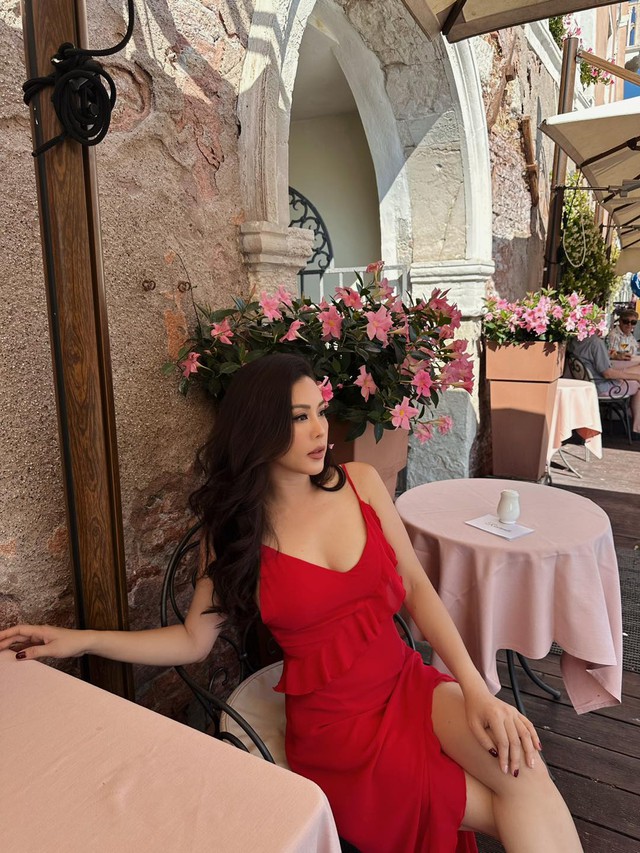 Nhan sắc gợi cảm tuổi U50 của Nhan sắc gợi cảm tuổi U50 của