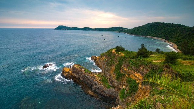 Phát hiện bãi đá hoang sơ ngay vùng biển miền Bắc, là nơi đón bình minh cực đẹp, cách Hà Nội hơn 200km- Ảnh 1. Phát hiện bãi đá hoang sơ ngay vùng biển miền Bắc, là nơi đón bình minh cực đẹp, cách Hà Nội hơn 200km- Ảnh 1.