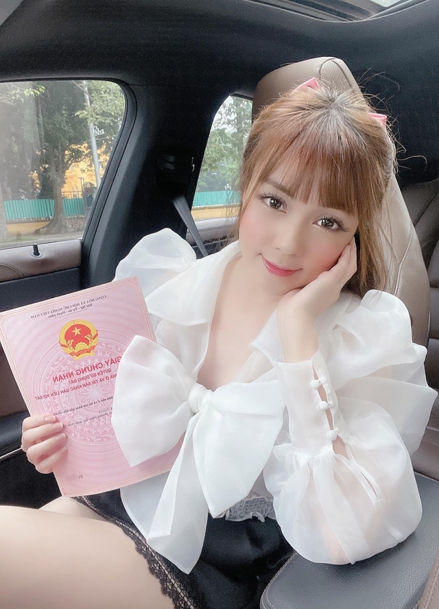Cuộc sống mới của giảng viên từng tố chồng ngoại tình: Rời Việt Nam sang trời Tây, diện mạo lạ khó nhận ra- Ảnh 3.