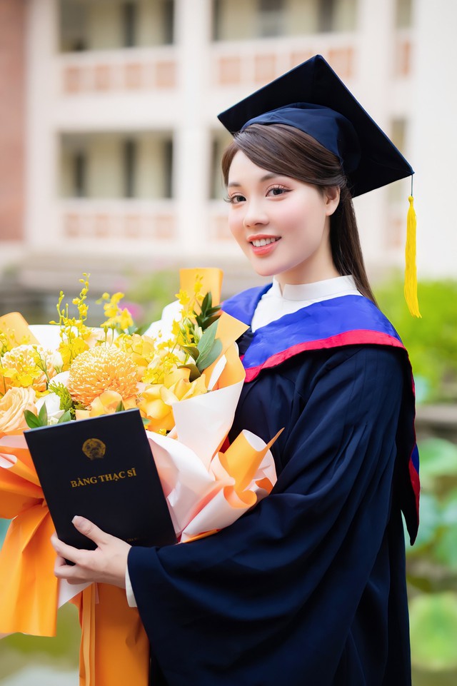 Cuộc sống mới của giảng viên từng tố chồng ngoại tình: Rời Việt Nam sang trời Tây, diện mạo lạ khó nhận ra- Ảnh 6.