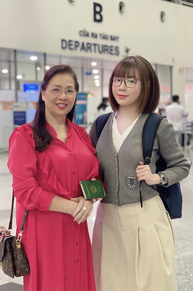 Cuộc sống mới của giảng viên từng tố chồng ngoại tình: Rời Việt Nam sang trời Tây, diện mạo lạ khó nhận ra- Ảnh 13. Cuộc sống mới của giảng viên từng tố chồng ngoại tình: Rời Việt Nam sang trời Tây, diện mạo lạ khó nhận ra- Ảnh 13.