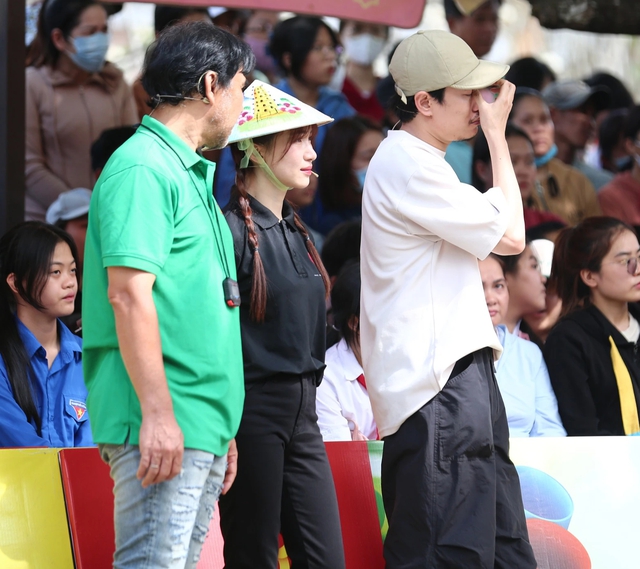 Kiều Minh Tuấn bật khóc nức nở: Kiều Minh Tuấn bật khóc nức nở: