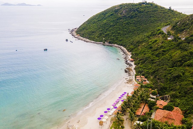 Phát hiện bãi biển ít lên quảng cáo chỉ cách Nha Trang 60km, mệnh danh là “thủ phủ” của loạt resort 5 sao- Ảnh 1. Phát hiện bãi biển ít lên quảng cáo chỉ cách Nha Trang 60km, mệnh danh là “thủ phủ” của loạt resort 5 sao- Ảnh 1.