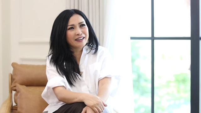 Nữ ca sĩ đầu tiên làm show ở SVĐ: Nữ ca sĩ đầu tiên làm show ở SVĐ: