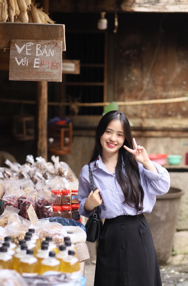 Cô bé bán lê Hà Giang sau 6 năm nổi tiếng: Tuổi 21 đẹp không tì vết, gợi cảm khó nhận ra- Ảnh 10. Cô bé bán lê Hà Giang sau 6 năm nổi tiếng: Tuổi 21 đẹp không tì vết, gợi cảm khó nhận ra- Ảnh 10.