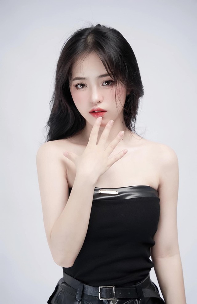 Cô bé bán lê Hà Giang sau 6 năm nổi tiếng: Tuổi 21 đẹp không tì vết, gợi cảm khó nhận ra- Ảnh 7.