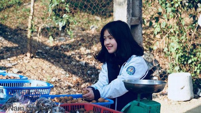 Cô bé bán lê Hà Giang sau 6 năm nổi tiếng: Tuổi 21 đẹp không tì vết, gợi cảm khó nhận ra- Ảnh 1. Cô bé bán lê Hà Giang sau 6 năm nổi tiếng: Tuổi 21 đẹp không tì vết, gợi cảm khó nhận ra- Ảnh 1.