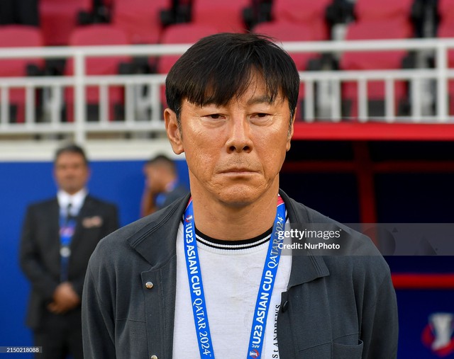 HLV Shin Tae-yong biện minh cho thất bại, fans Indonesia phản ứng xấu xí với trọng tài- Ảnh 1. HLV Shin Tae-yong biện minh cho thất bại, fans Indonesia phản ứng xấu xí với trọng tài- Ảnh 1.
