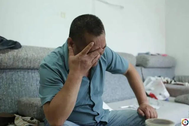 Cho cô chú tiền chữa bệnh, đổi lại họ cho tôi 1 túi rau khô: Về nhà kiểm tra tôi điếng người khi thấy 1 thứ- Ảnh 2. Cho cô chú tiền chữa bệnh, đổi lại họ cho tôi 1 túi rau khô: Về nhà kiểm tra tôi điếng người khi thấy 1 thứ- Ảnh 2.